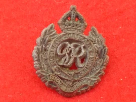 WW11 Plastic Cap Badge - Royal Engineers